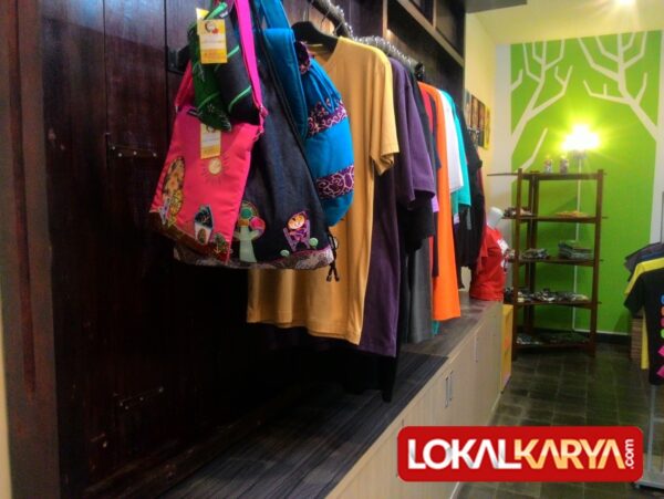 BIRU DAUN, Kaos Nuansa Jember | LokalKarya.id