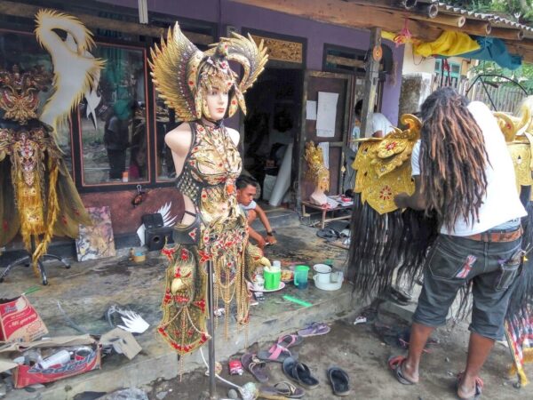 Kostum JFC Buatan Warga Kecamatan Mayang