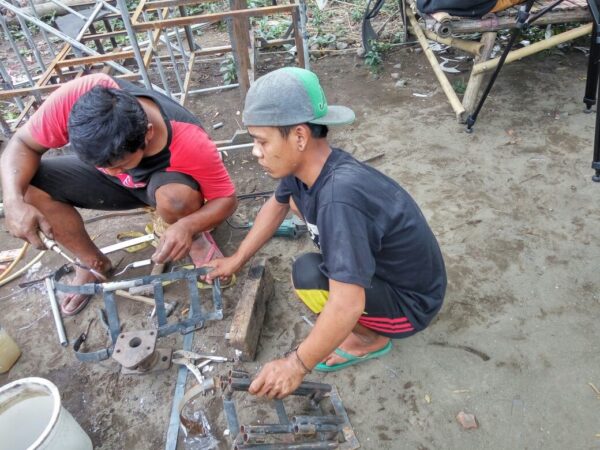 Kostum JFC Buatan Warga Kecamatan Mayang