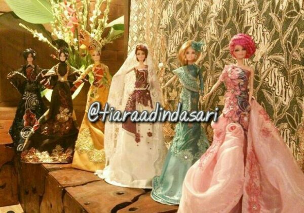 Barbie Berkostum Jember Fashion Carnaval (JFC)