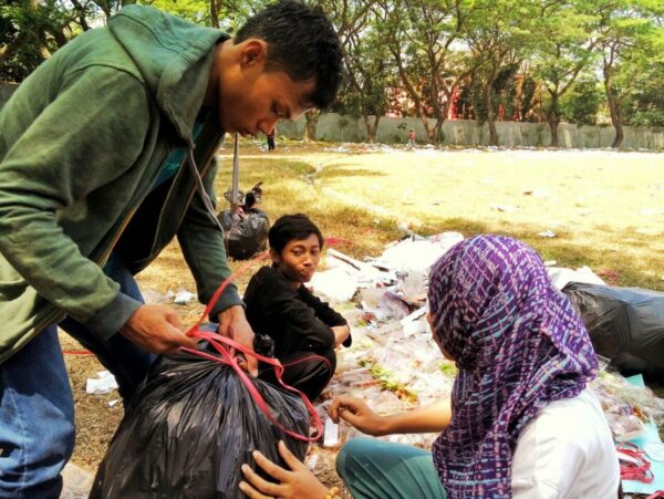 Puluhan Mahasiswa Di Jember Bentuk Bank Sampah Untuk Kelola Limbah