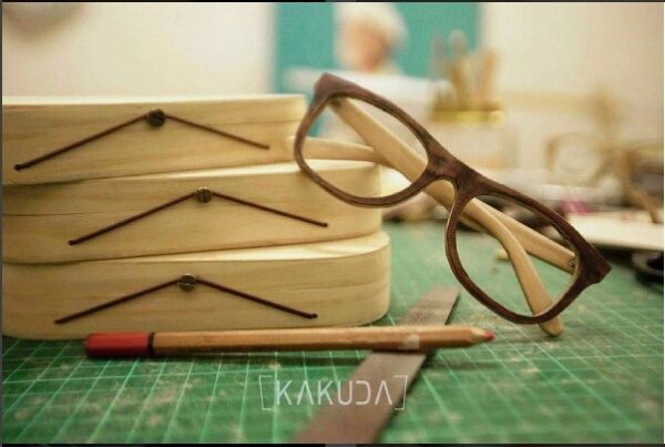kacamata kayu KAKUDA