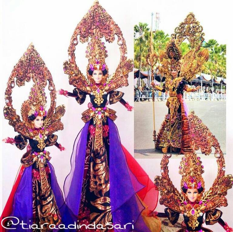 Barbie Berkostum Jember Fashion Carnaval (JFC)